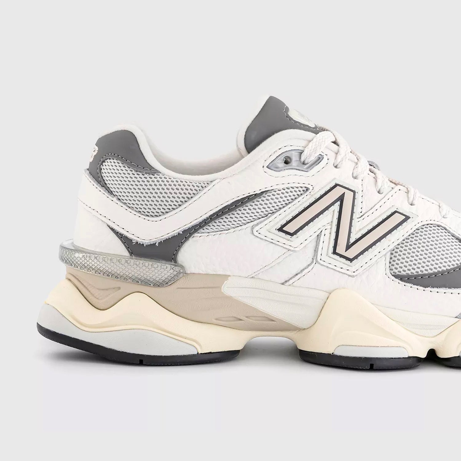 New Balance 9060 – Retro Futuristic Cushion Sneakers (Unisex)