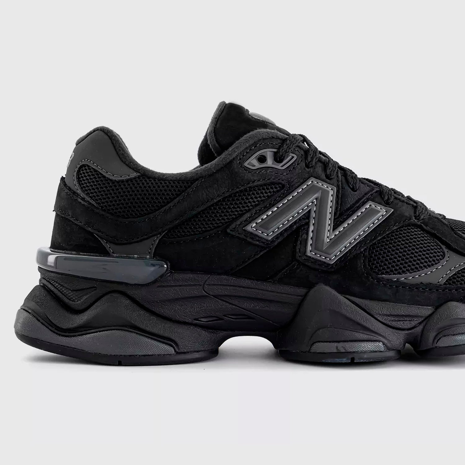 New Balance 9060 – Retro Futuristic Cushion Sneakers (Unisex)