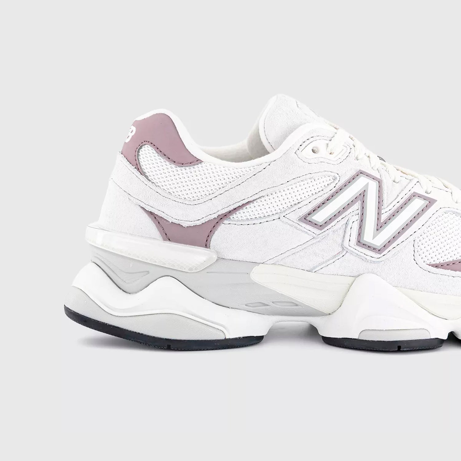 New Balance 9060 – Retro Futuristic Cushion Sneakers (Unisex)